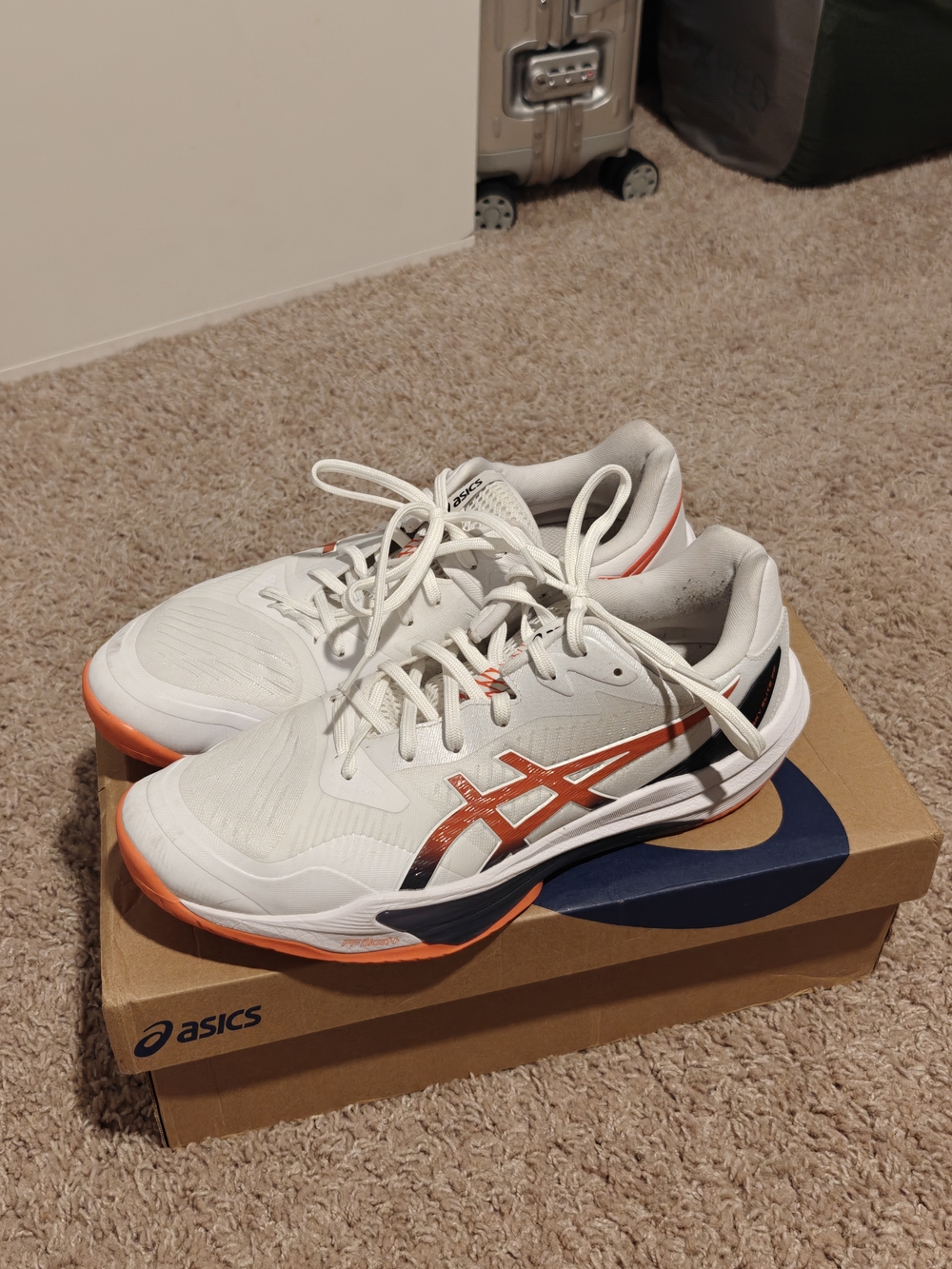 ASICS Sky Elite FF 3 in White Nova Orange
